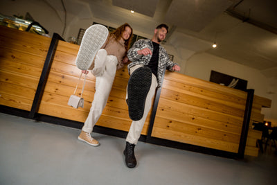 Wohlbefinden von den Füßen bis zum Kopf. Warum unterstützt Barfußgehen die Psyche?