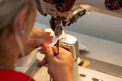 Wie werden Schuhe gefertigt? Ein Blick in die Werkstatt eines Schuhmachers.